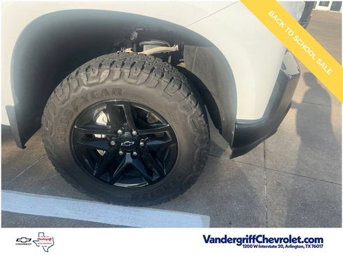 Used 2021 Chevrolet Silverado 1500 LT Trail Boss w/ LPO, Dark Essentials Package AWD/4WD image 7