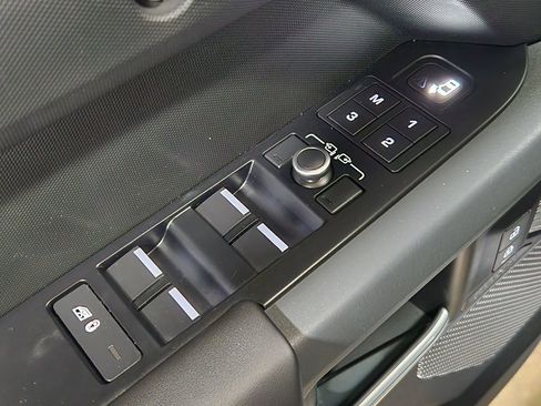 Used 2021 Land Rover Defender 110 X AWD/4WD image 33