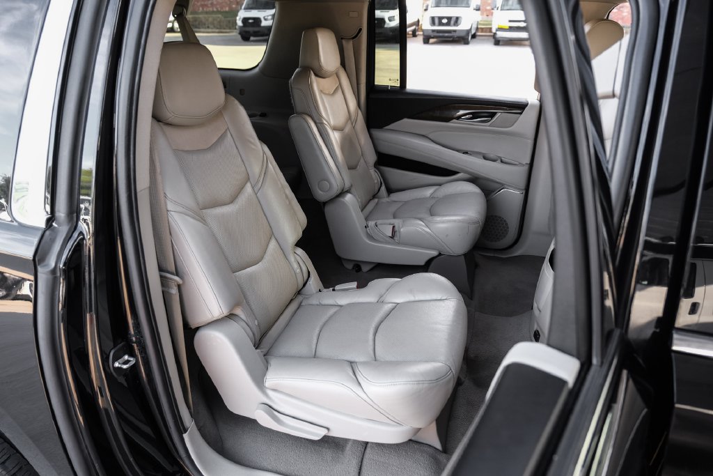 Used 2019 Cadillac Escalade ESV Luxury AWD/4WD image 39