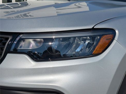 Used 2025 Jeep Compass Latitude w/ Altitude Special Edition image 10