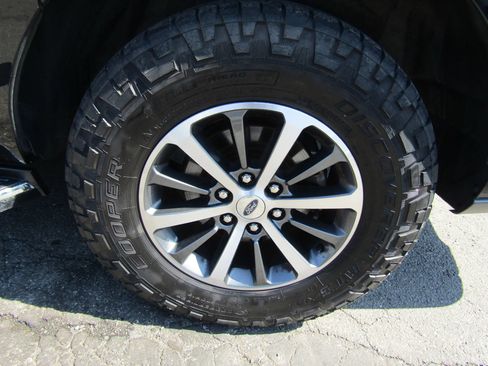 Used 2019 Ford Expedition Max XLT w/ Equipment Group 202A AWD/4WD image 41