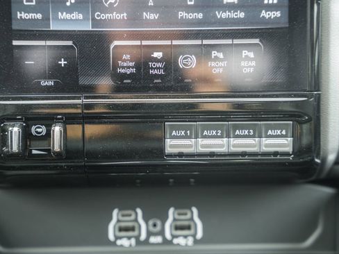 New 2026 RAM 2500 Laramie AWD/4WD image 28