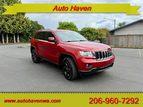 Used 2011 Jeep Grand Cherokee Laredo AWD/4WD image 2