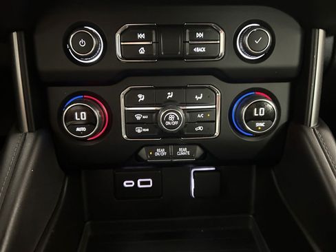 Used 2024 Chevrolet Tahoe LS RWD image 30