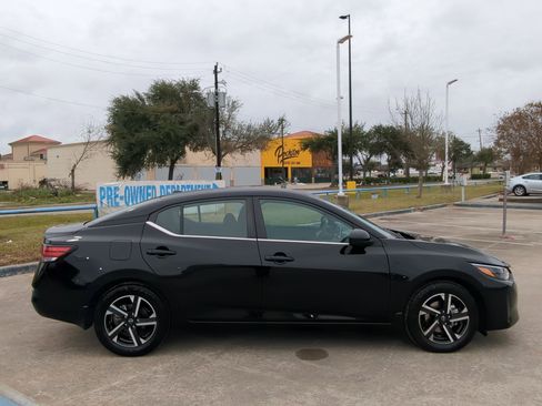 Used 2024 Nissan Sentra SV image 2