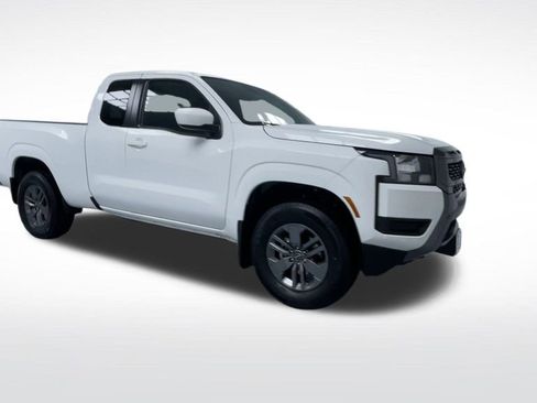 Used 2025 Nissan Frontier SV image 2