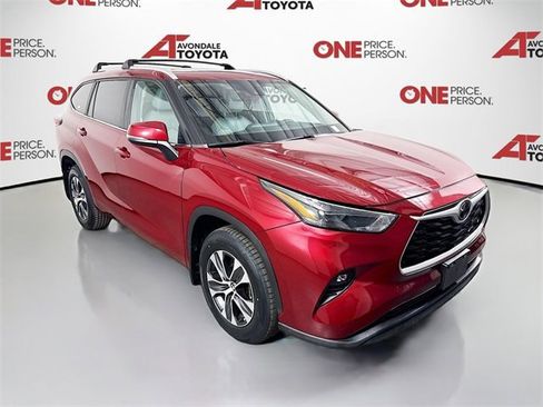 Certified 2023 Toyota Highlander XLE image 1
