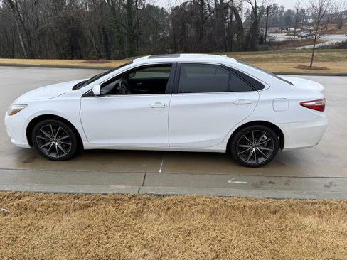 Used 2015 Toyota Camry XSE image 19