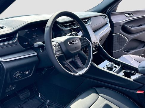 New 2025 Jeep Grand Cherokee Limited w/ Trailer Tow Package image 4