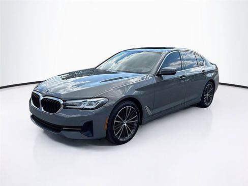 Used 2022 BMW 540i w/ Premium Package image 3