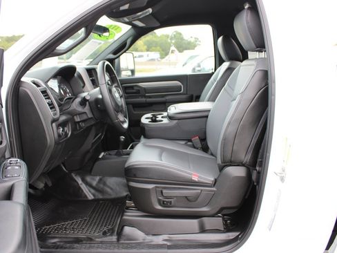 Used 2024 RAM 2500 Tradesman w/ Chrome Appearance Group AWD/4WD image 14