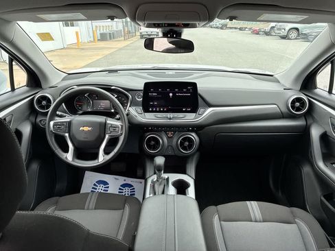 Used 2025 Chevrolet Blazer LT FWD image 19