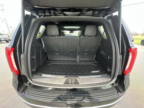 Used 2024 GMC Yukon AT4 w/ Technology Package AWD/4WD image 24