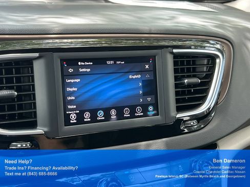 Used 2021 Chrysler Voyager L FWD image 33