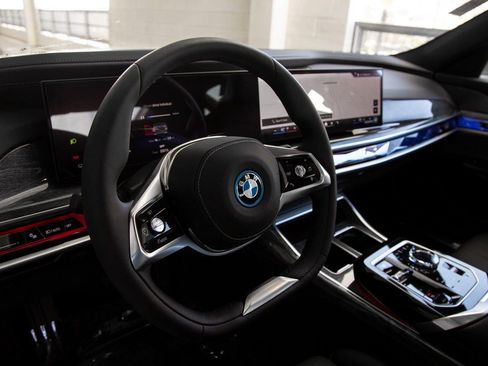 New 2025 BMW i7 xDrive60 image 17