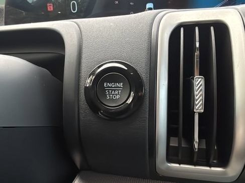 Used 2025 Ford Expedition Active AWD/4WD image 29