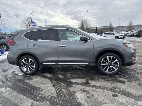Used 2018 Nissan Rogue SL w/ Premium Package image 12