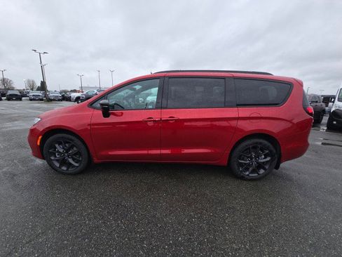 New 2026 Chrysler Pacifica Select AWD/4WD image 6
