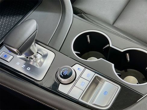 Used 2025 Genesis G70 2.5T image 18