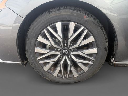 Used 2023 Nissan Altima 2.5 SV FWD image 13