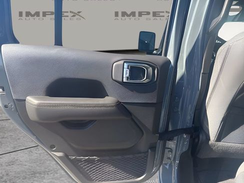 Used 2025 Jeep Wrangler Unlimited Sahara AWD/4WD image 27