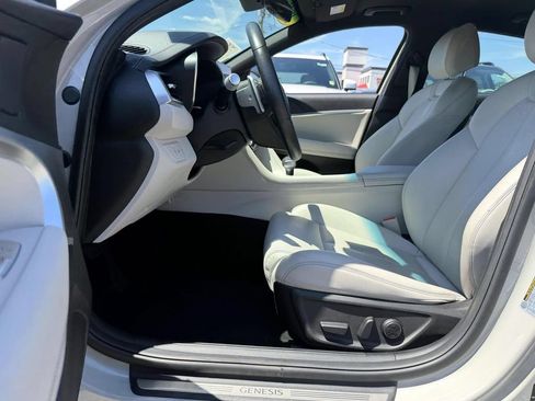 Certified 2025 Genesis G70 2.5T AWD/4WD image 8