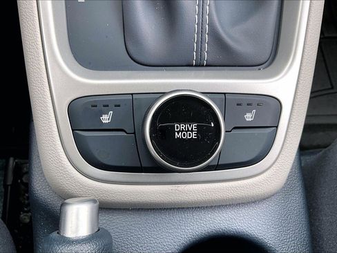 Used 2024 Hyundai Venue Limited FWD image 34