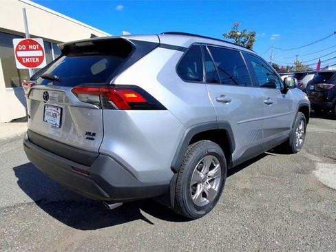 Used 2022 Toyota RAV4 XLE image 8