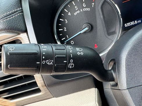 Used 2022 Ford Expedition Limited AWD/4WD image 17