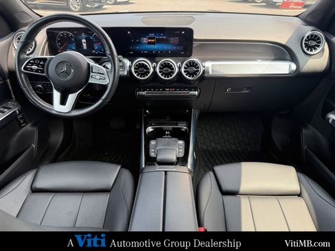 Used 2022 Mercedes-Benz GLB 250 4MATIC image 2
