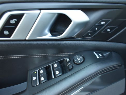 Used 2019 BMW X5 xDrive50i w/ Parking Assistance Package image 41