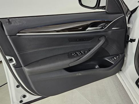 Used 2023 BMW 530e 530e iPerformance w/ Convenience Package image 11