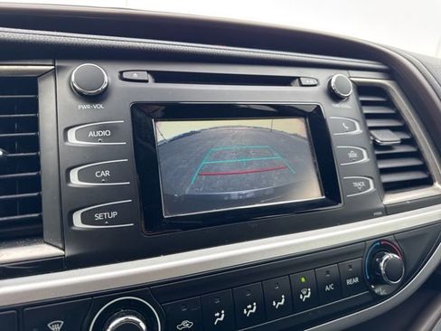 Used 2018 Toyota Highlander LE image 13