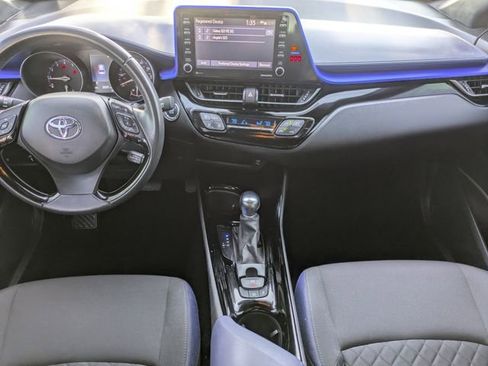 Used 2022 Toyota C-HR XLE image 10