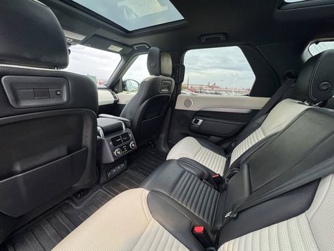 Used 2021 Land Rover Discovery S R-Dynamic image 17