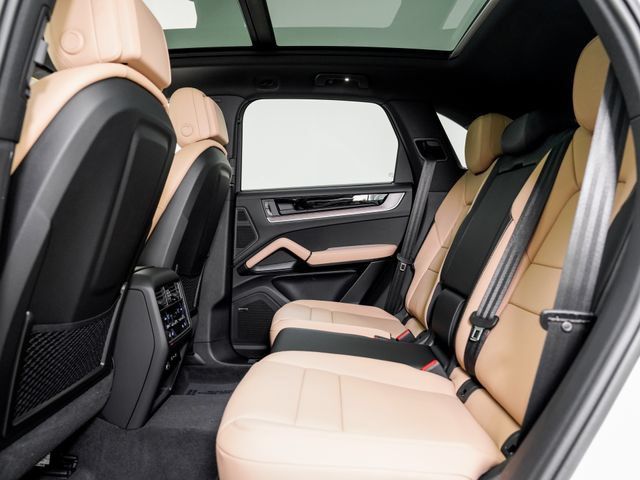 Certified 2026 Porsche Cayenne AWD/4WD image 19