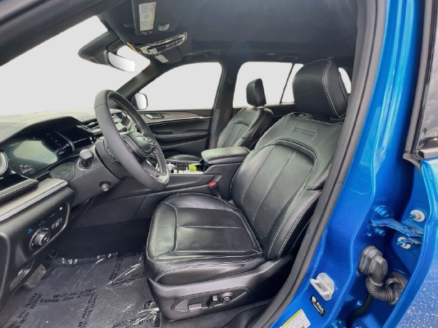 Used 2022 Jeep Grand Cherokee Overland AWD/4WD image 19