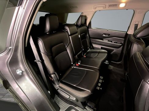 Used 2025 Nissan Pathfinder SL image 25