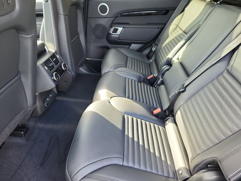 Certified 2025 Land Rover Discovery S image 5