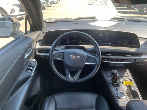 Used 2025 Cadillac XT4 Premium Luxury FWD image 11