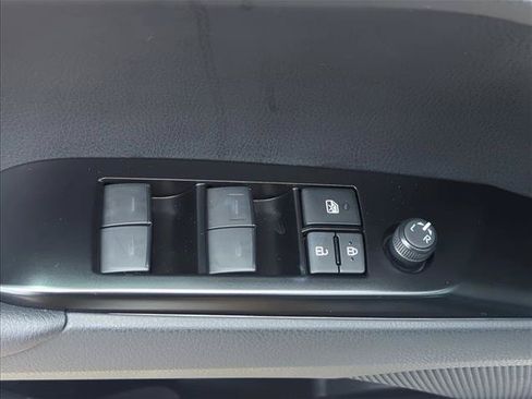 Used 2025 Toyota Camry SE FWD image 11