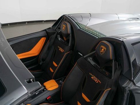 Used 2024 Lamborghini Huracan EVO image 15