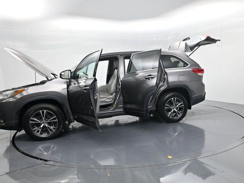 Used 2018 Toyota Highlander LE image 68