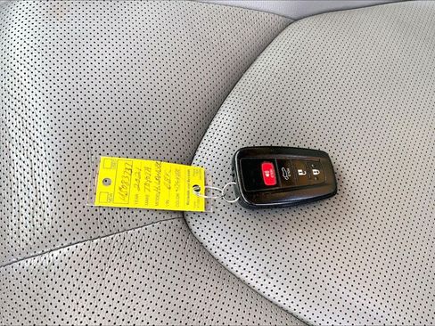 Used 2021 Toyota Highlander Limited FWD image 15