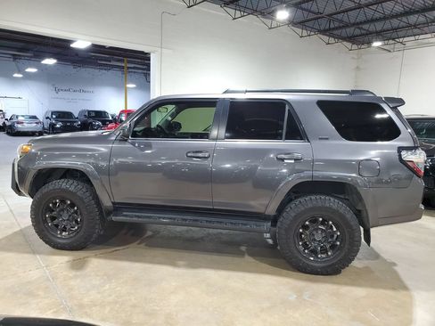 Used 2019 Toyota 4Runner SR5 AWD/4WD image 13