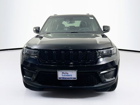 Used 2023 Jeep Grand Cherokee Altitude image 2