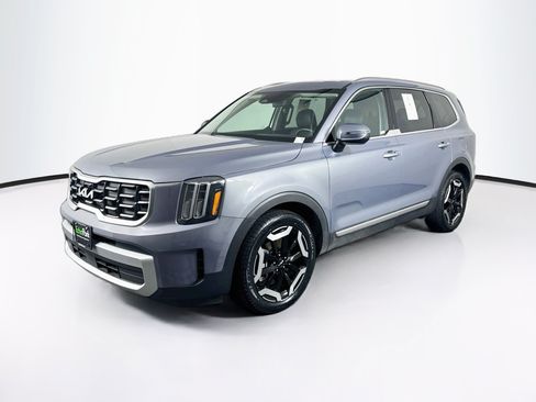 Used 2025 Kia Telluride S FWD image 3