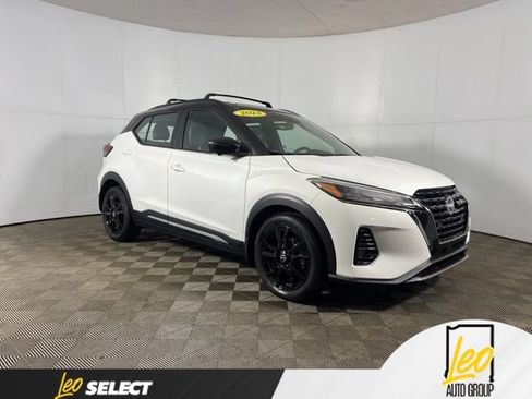 Used 2023 Nissan Kicks SR w/ SR Premium Package FWD image 9