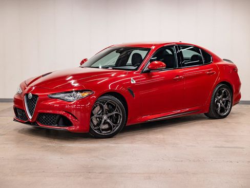 Used 2018 Alfa Romeo Giulia Quadrifoglio RWD image 18