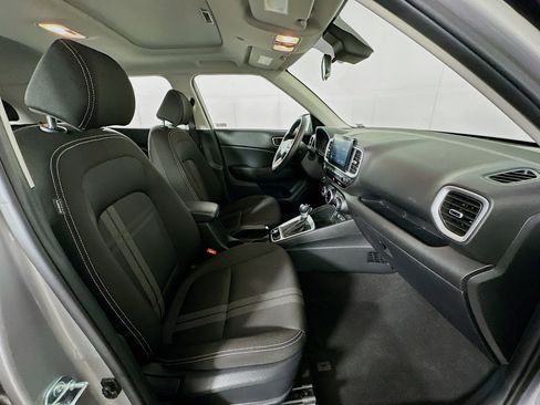 Used 2025 Hyundai Venue SEL image 30
